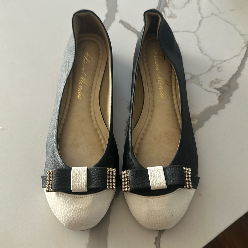 Beautiful pair of ballerinas in size 36, US 6. Made in Brazil. New without box